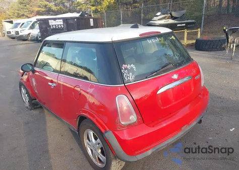 2006 Mini Cooper z USA, uszkodzony, nr VIN WMWRC33516TJ77300